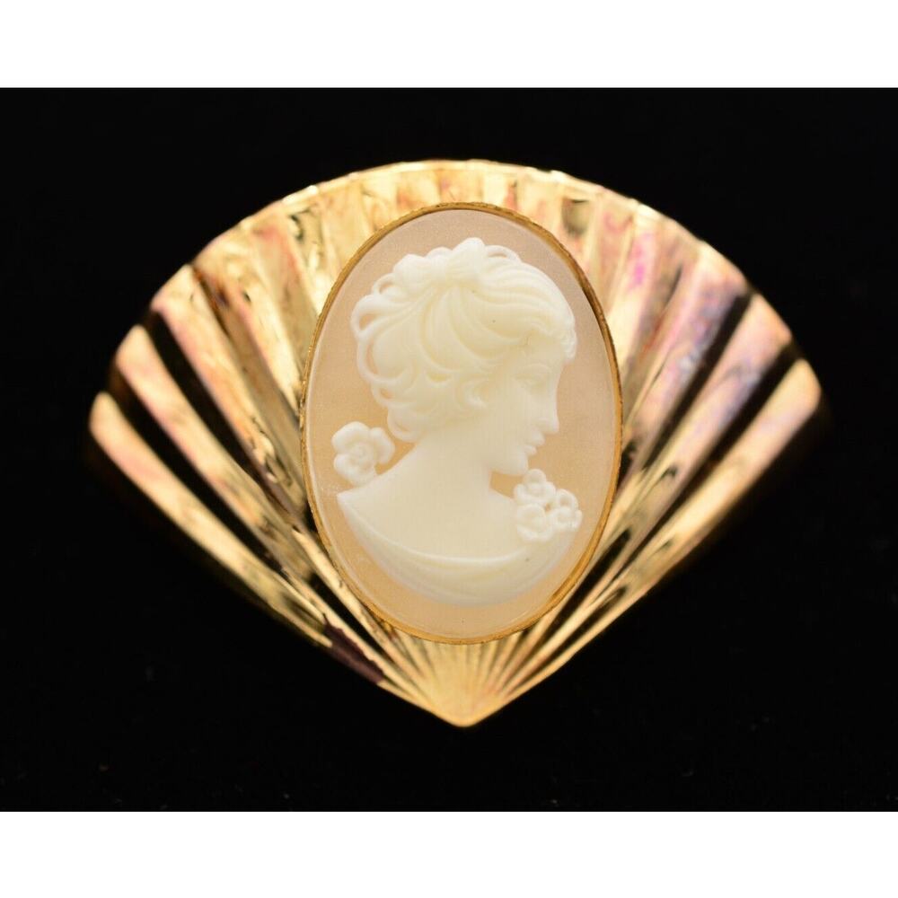 Vintage Cameo Pin Brooch Pendant 3D Shell Gold Tone Metal Aged 1970s BinA15